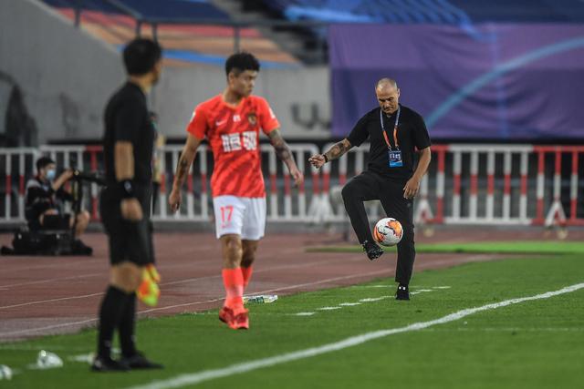曝杜锋辞去广东宏远主教练职位！